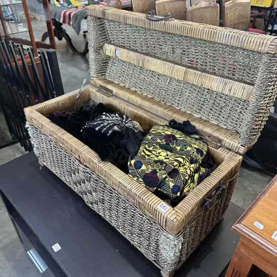 Wicker basket(chewed) plus dress ups