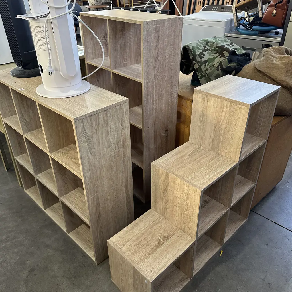 3 cube shelves Image 1++