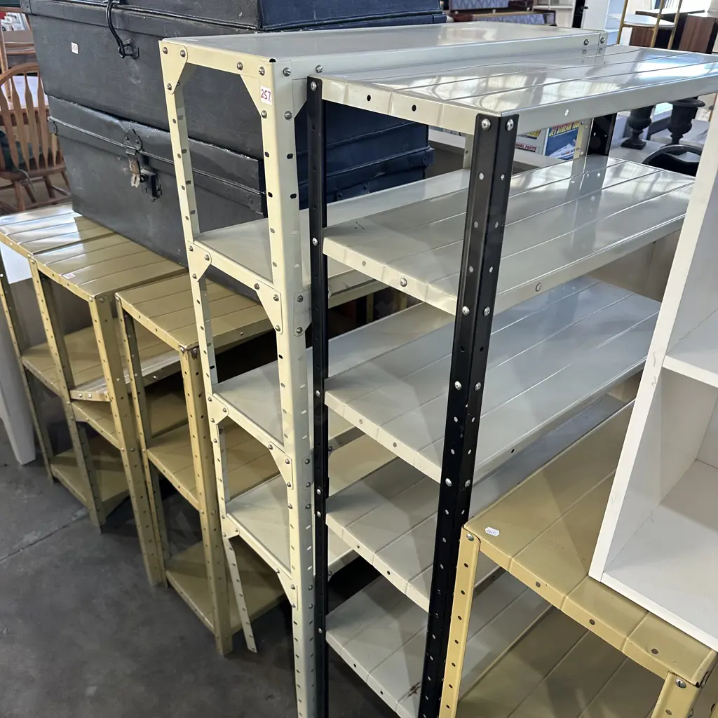 2 x metal shelfs Image 1++