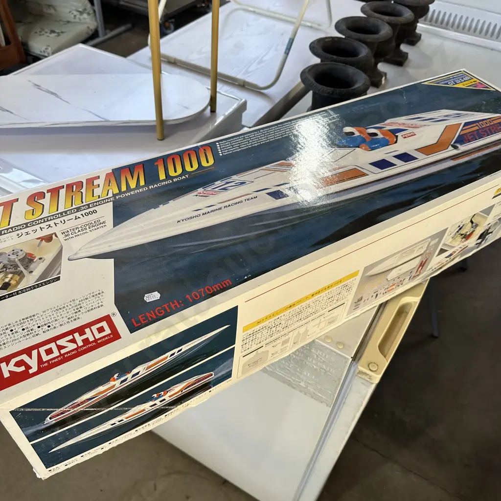 As new powered  model jet boat Image 1++