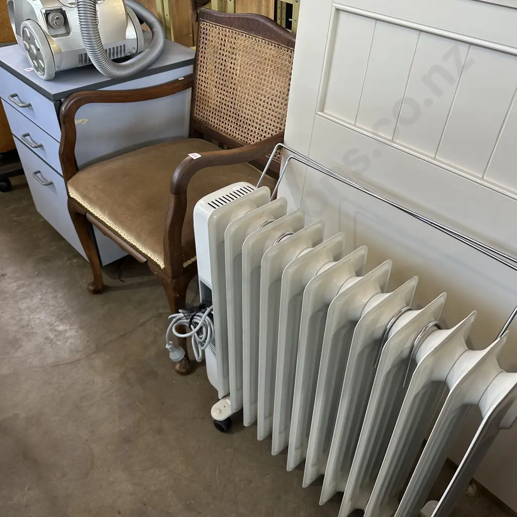 Fireside chair and heater Image 1++