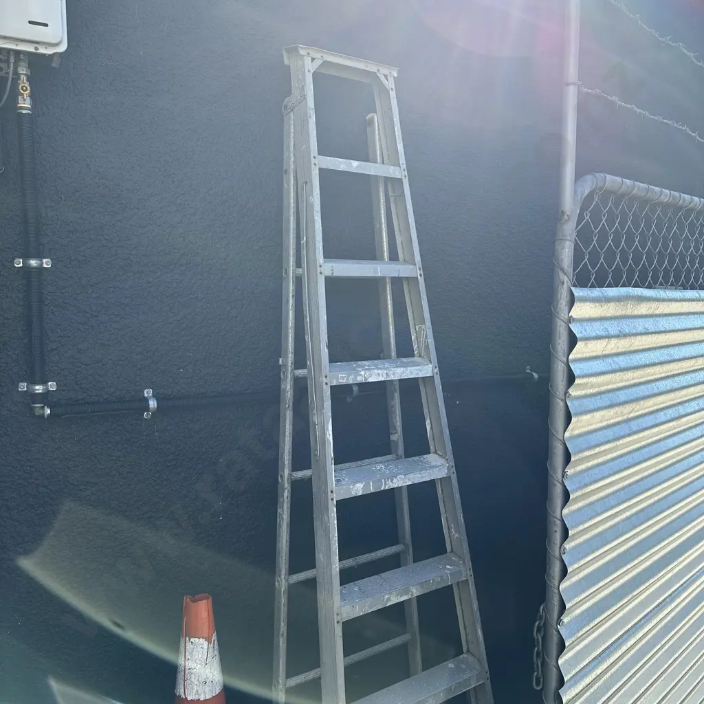 Tall ladder Image 1++