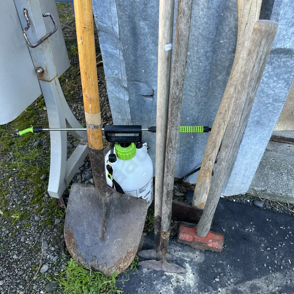 Tools and sprayer Image 1++