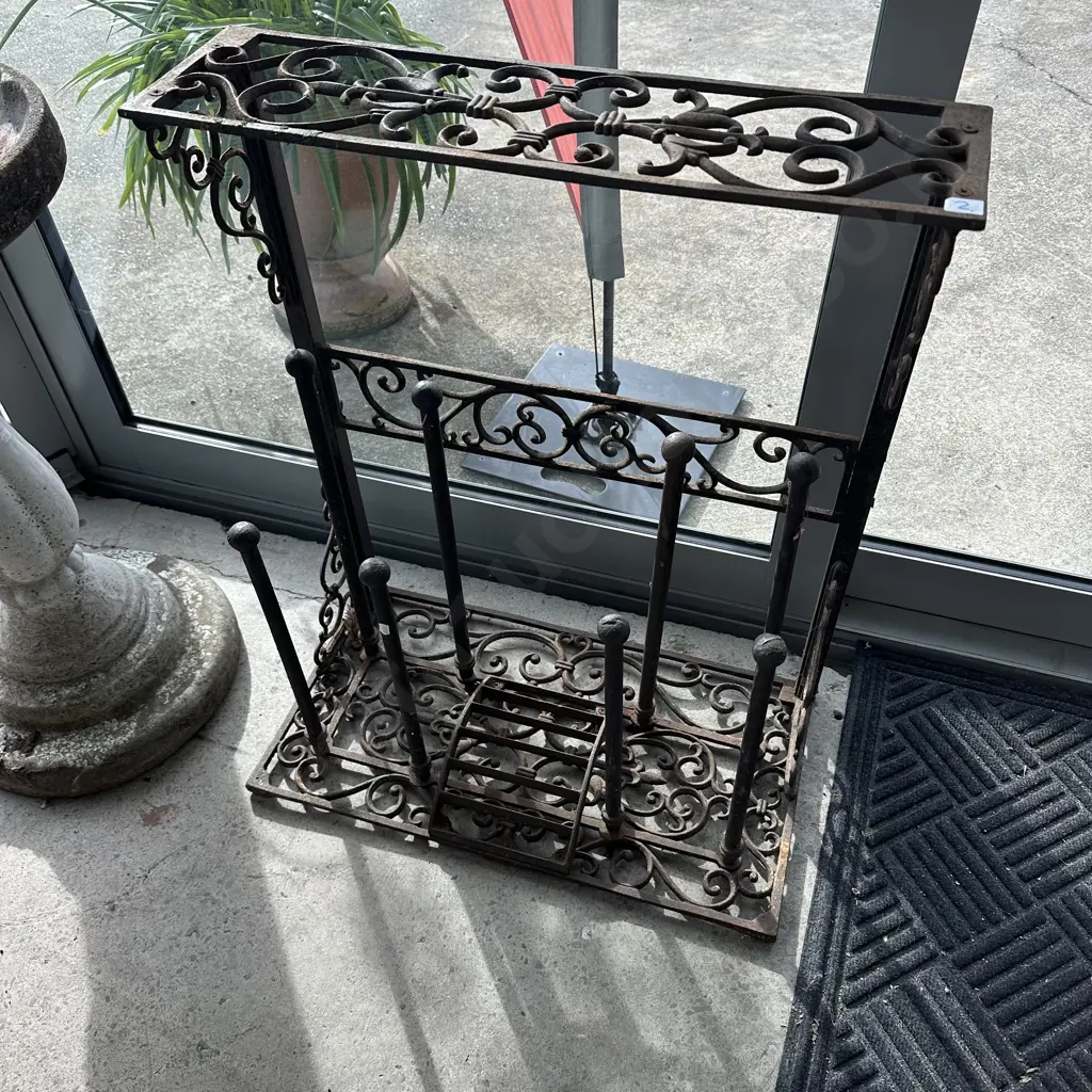 Cast iron boot stand Image 1++