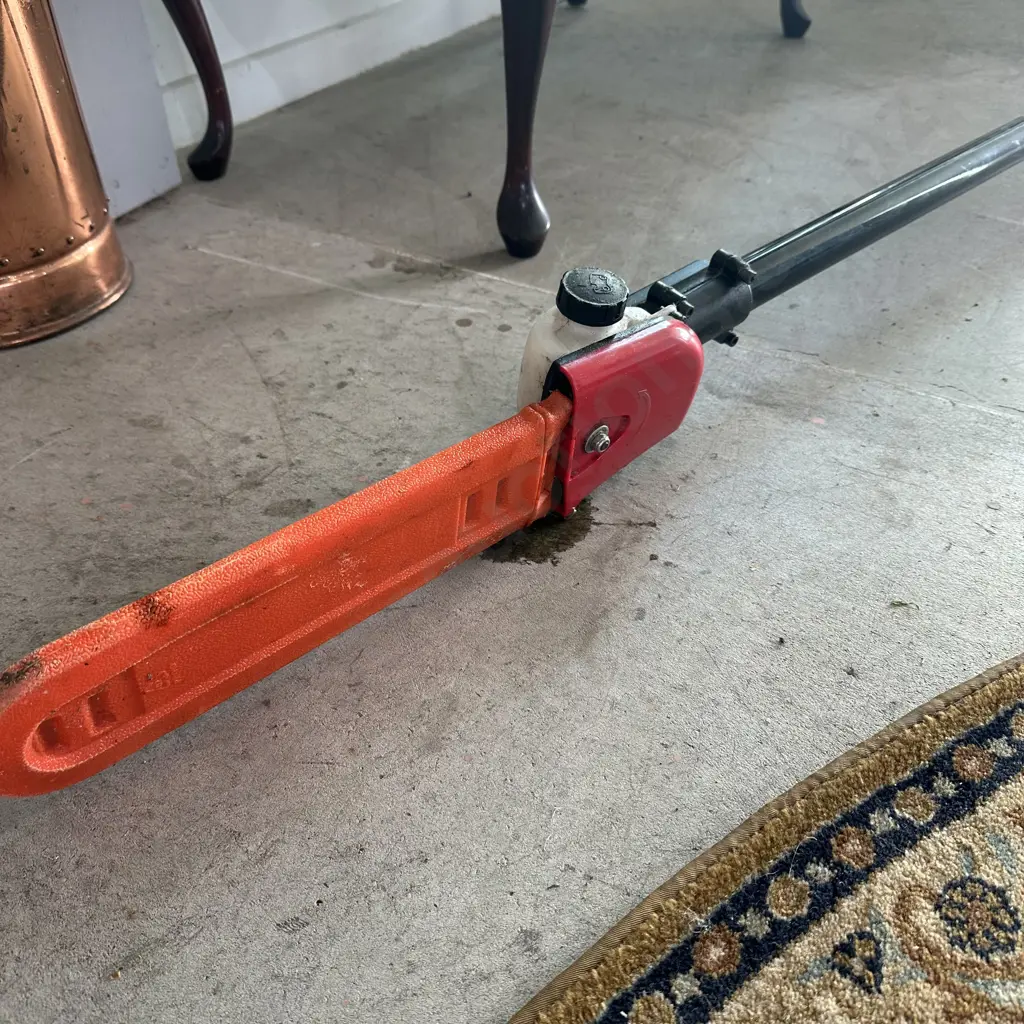 Pole petrol trimmer- working Image 1++