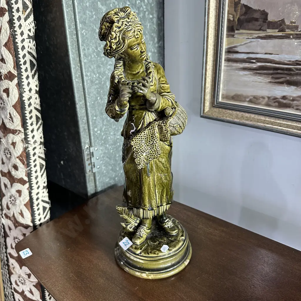 Large pottery figure Image 1++