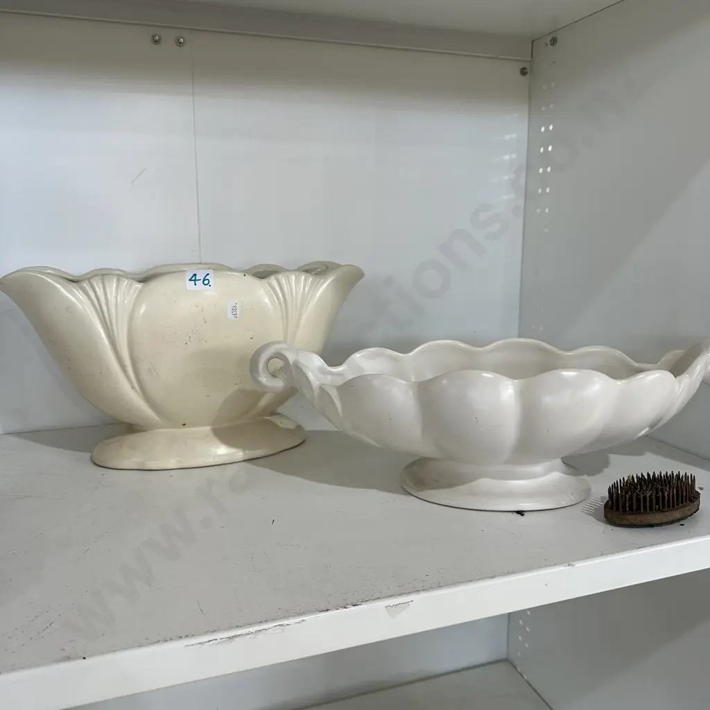 2 x large vases Image 1++
