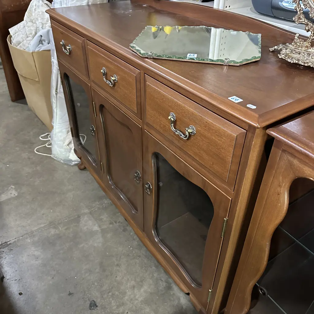 Sideboard Image 1++