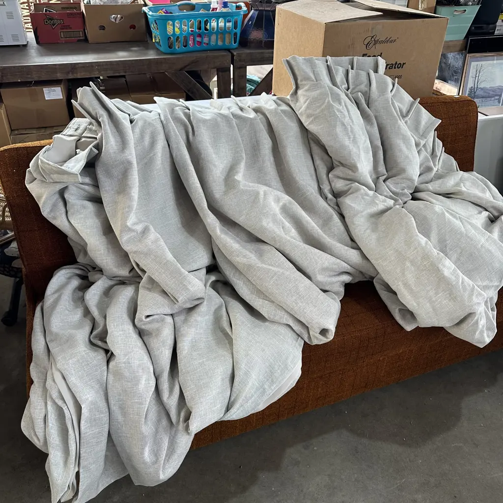 Large lot drapes Image 1++