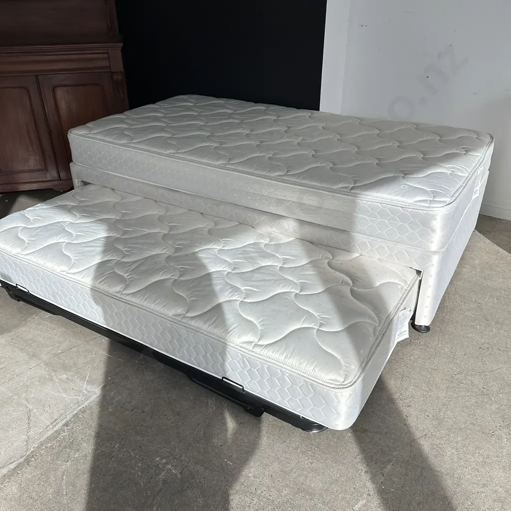 King single with roller bed - good condition Image 1++