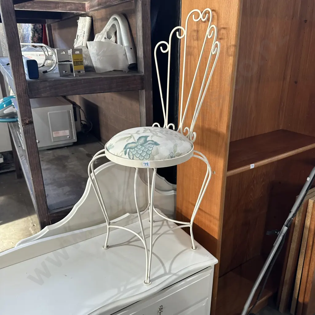 Vintage chair Image 1++