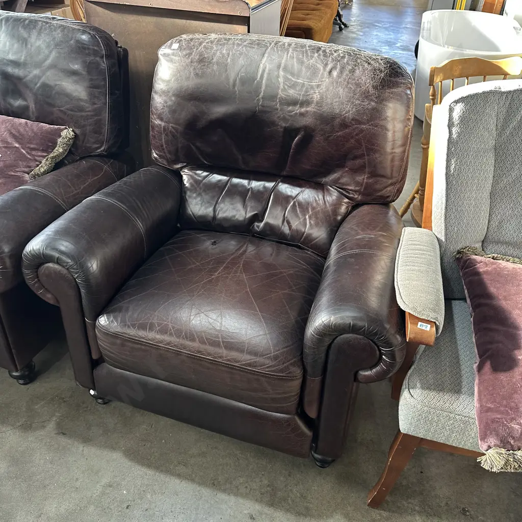 Large Kovacs leather recliner Image 1++