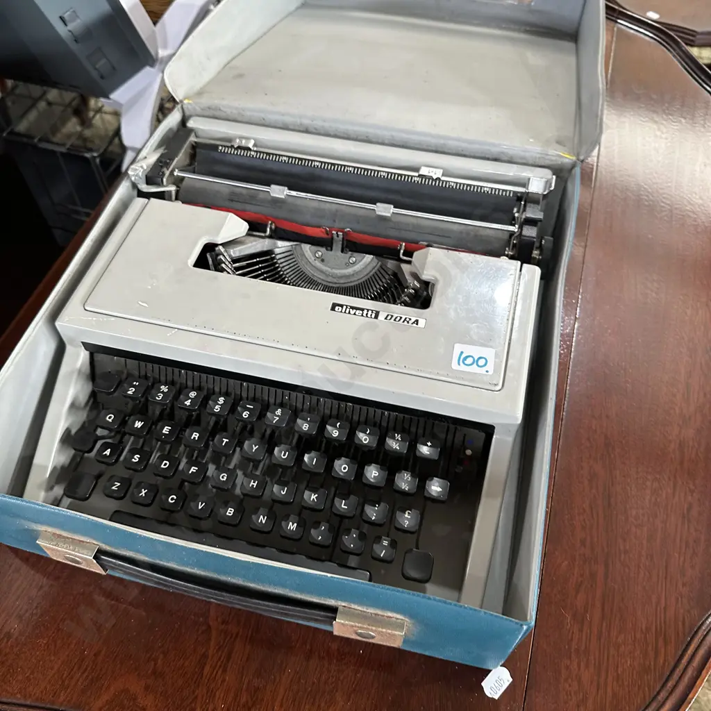 Vintage typewritter Image 1++
