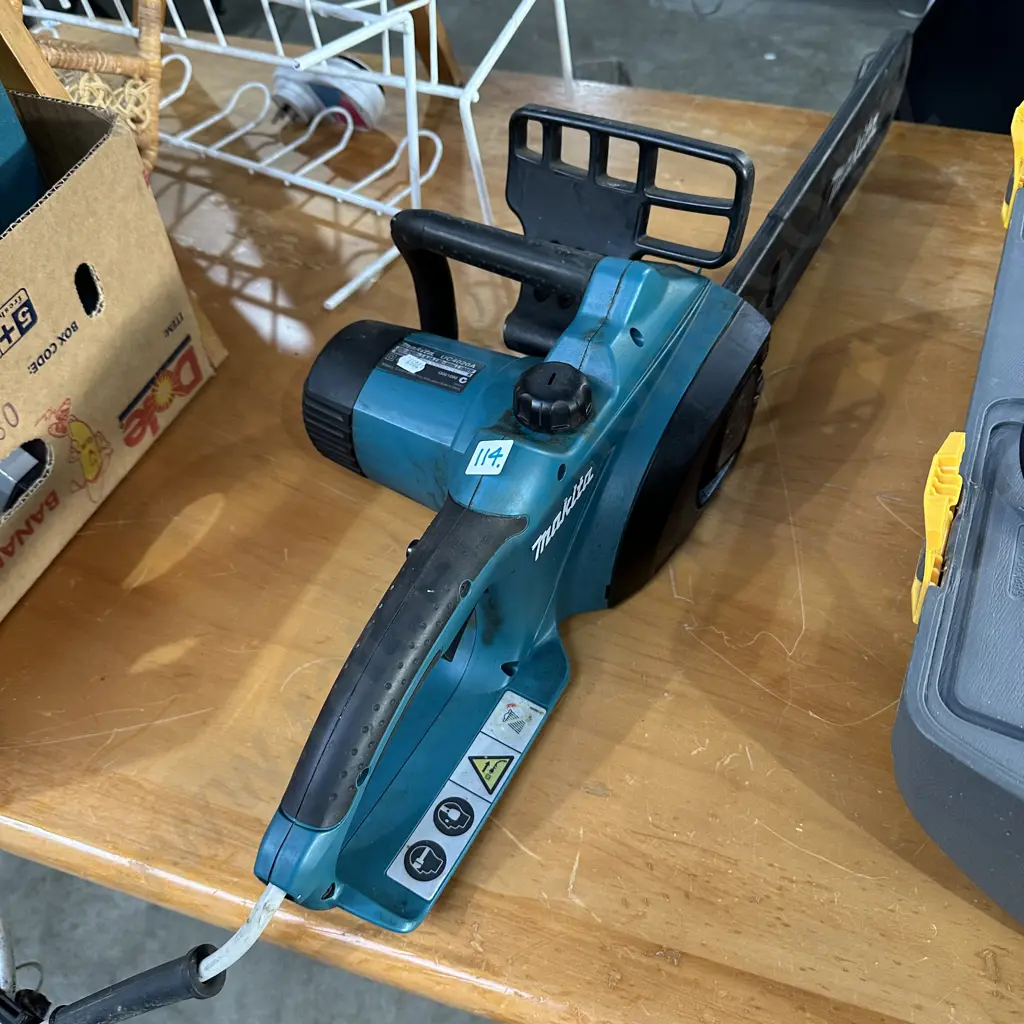 Makita elec chainsaw Image 1++