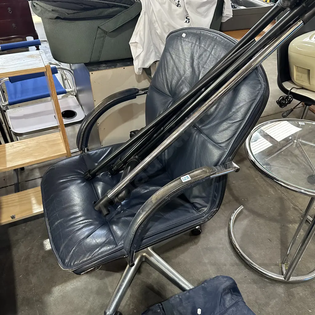 Office chair and rack Image 1++
