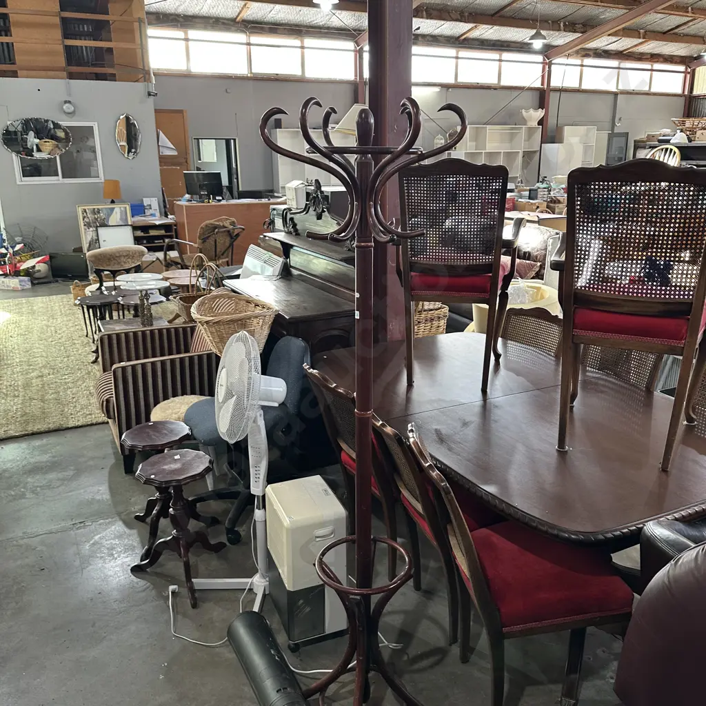 Coat stand Image 1++