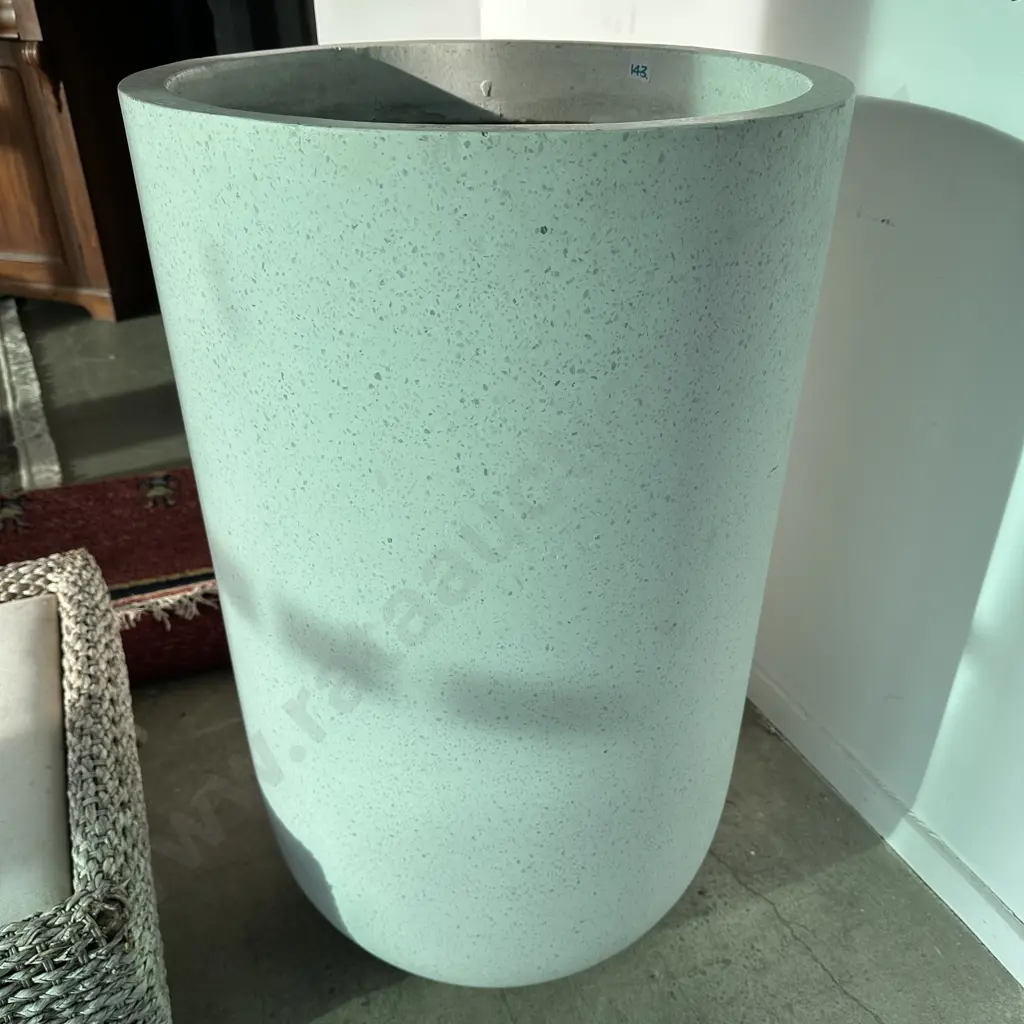 large planter Image 1++