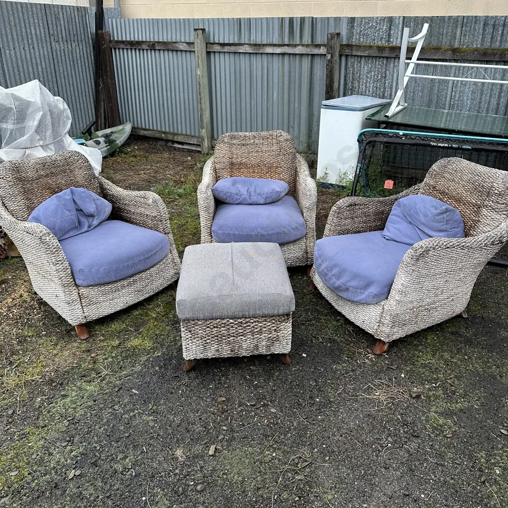 Patio suite - well used Image 1++
