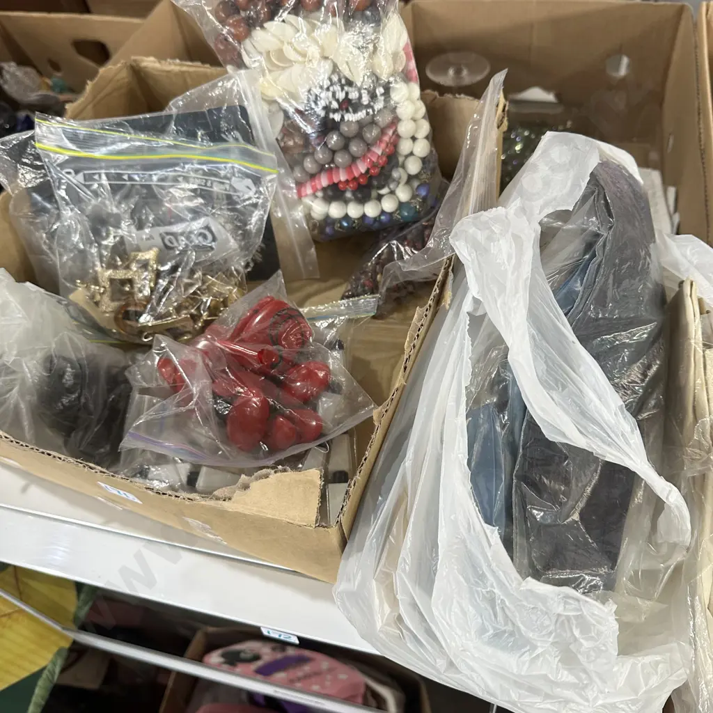 Costume jewellery and gloves Image 1++
