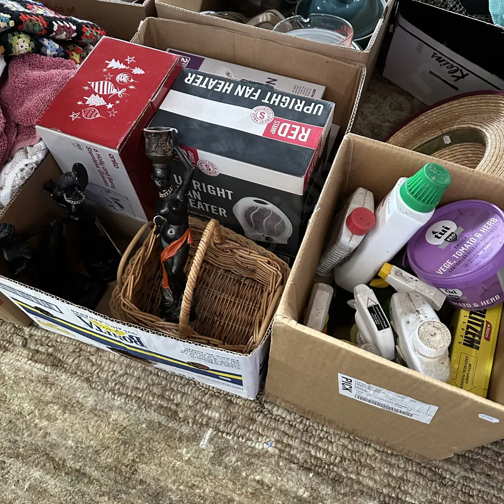 2 box lots, gardening, collectables, baskets etc Image 1++