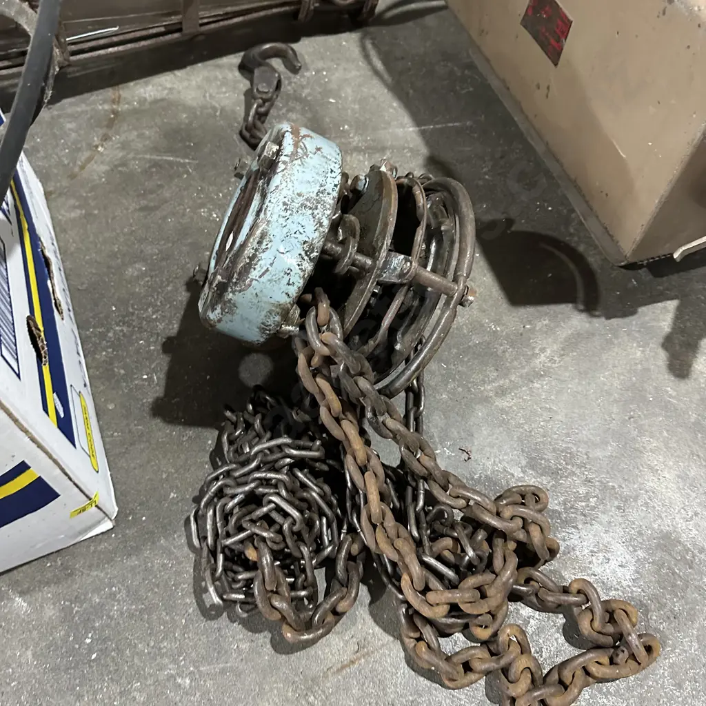 Double chain block .5 of a ton Image 1++