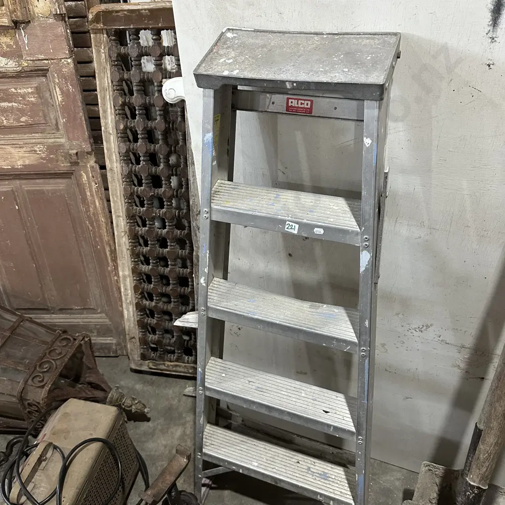 Step ladder Image 1++