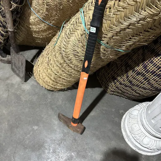 Spliting axe