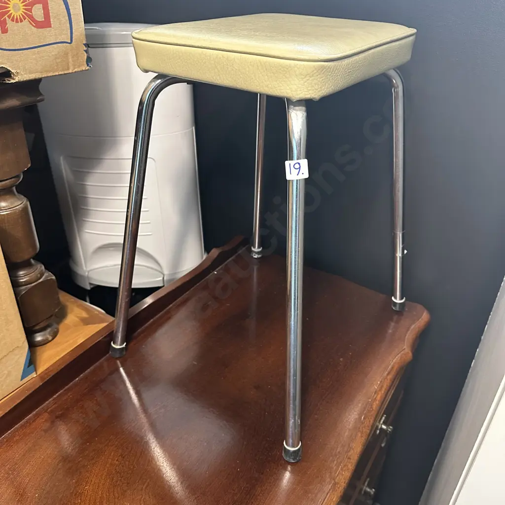 Retro stool Image 1++