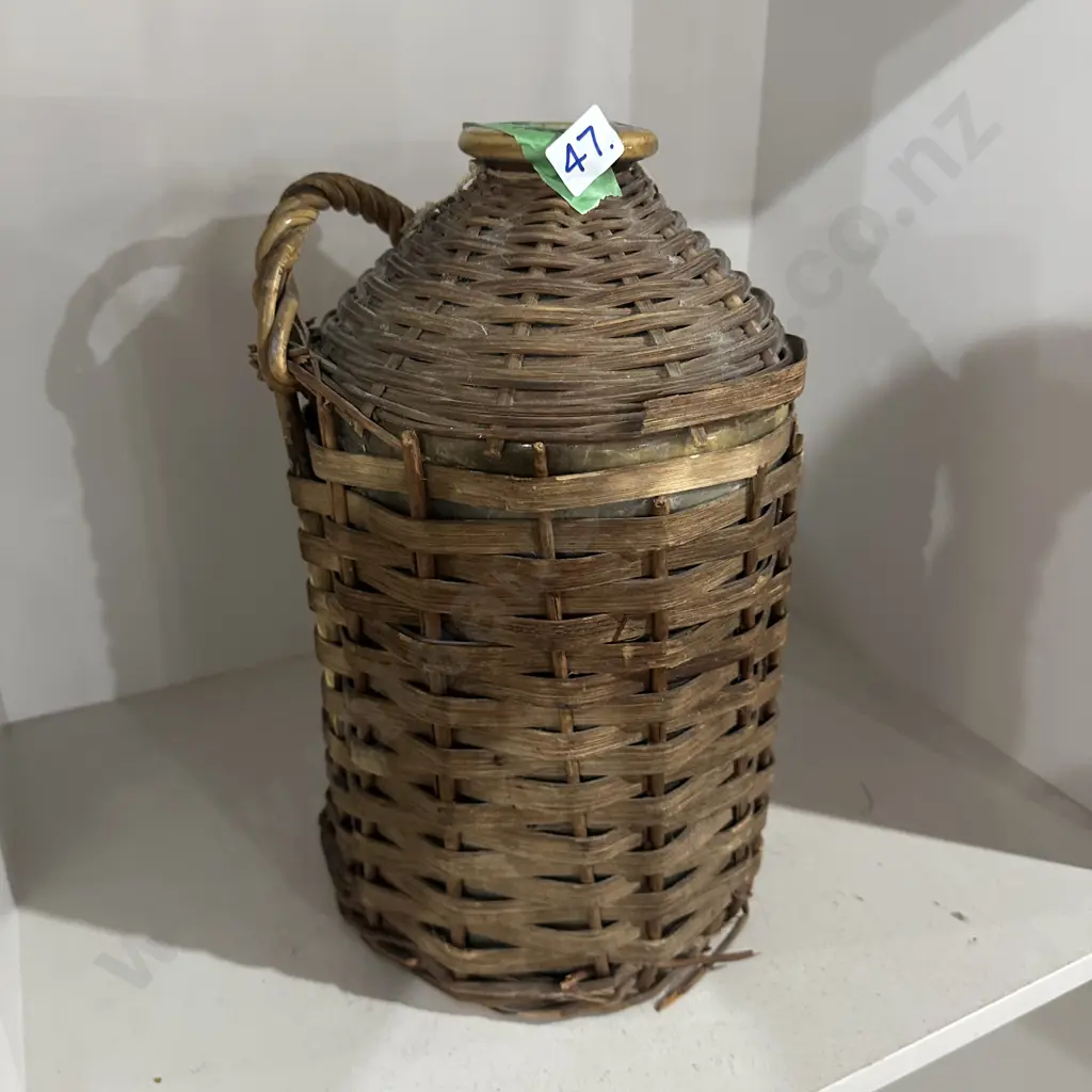 Wicker jar Image 1++