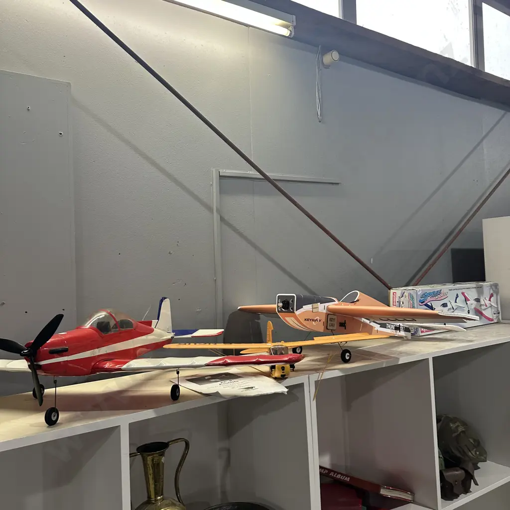 4 x model planes Image 1++