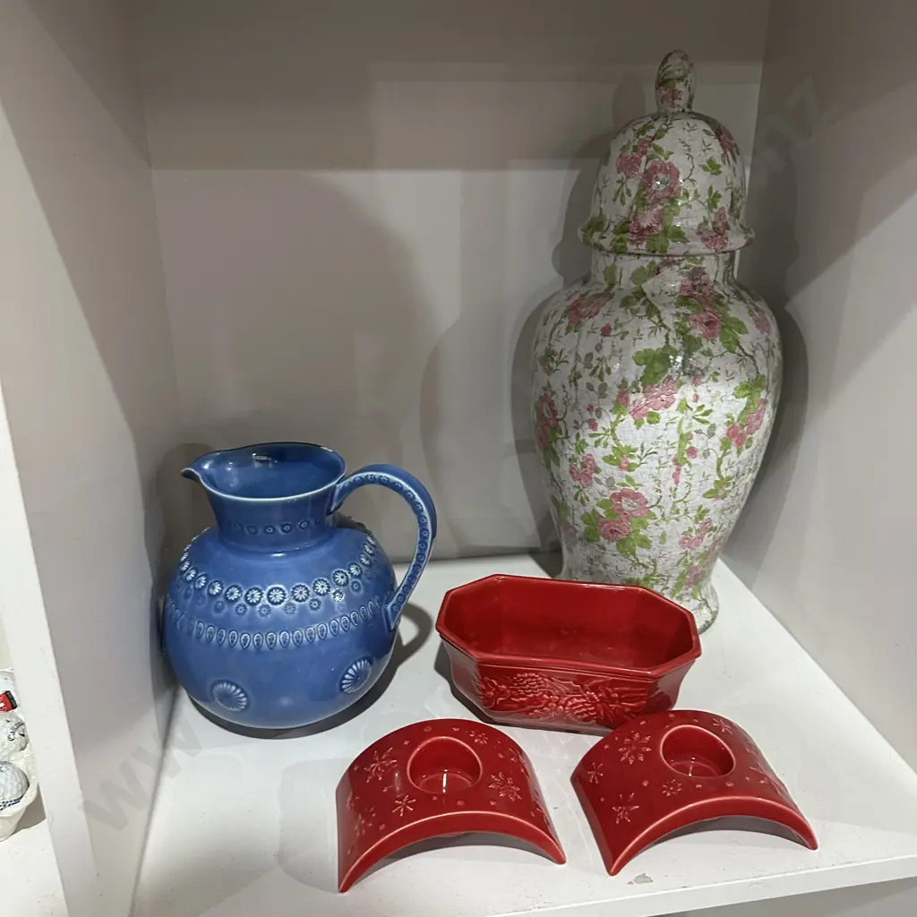 Bordallo pottery (jug chipped) plus large lidded vase Image 1++