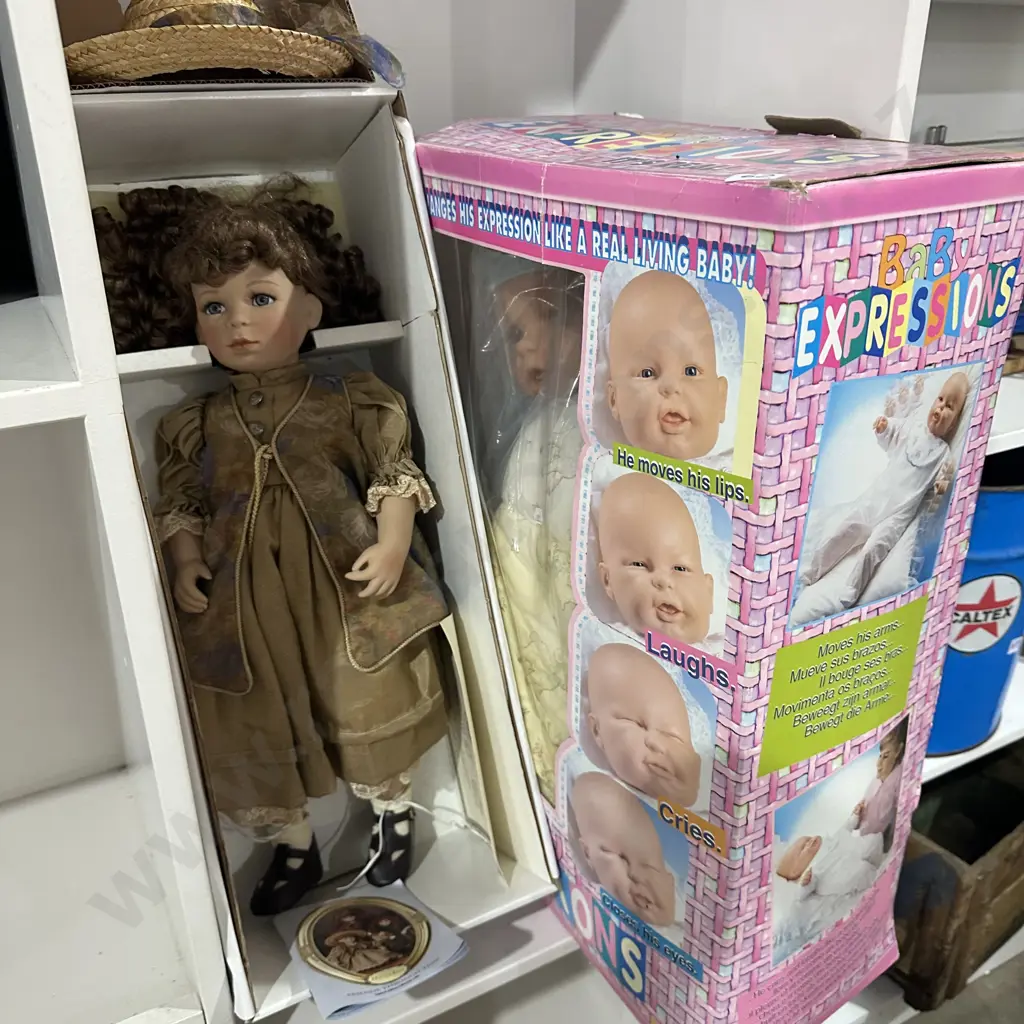 2 dolls Image 1++