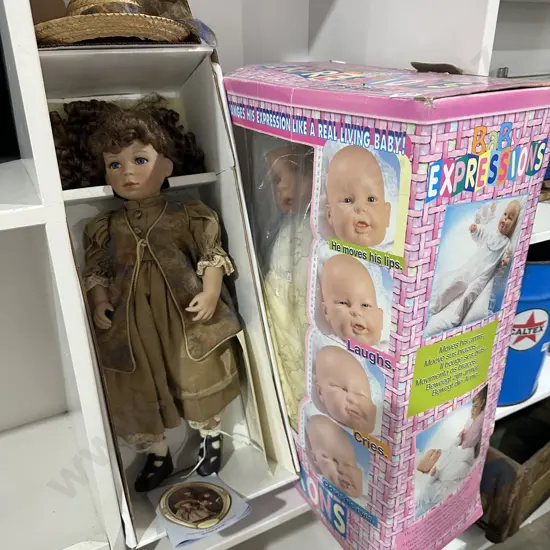 2 dolls