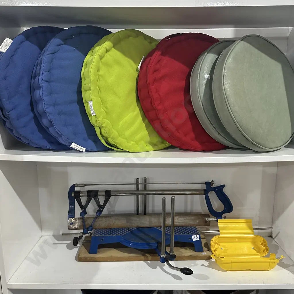 Mitre saw, cord protect and cushions Image 1++