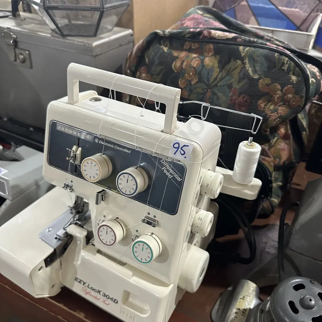 Janome overlocker - sold as working Image 1++