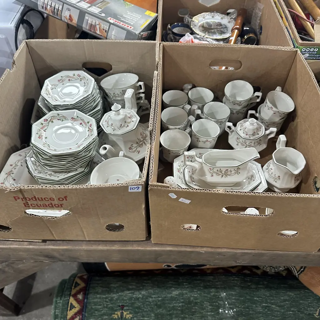 2 boxes English dinnerware Image 1++