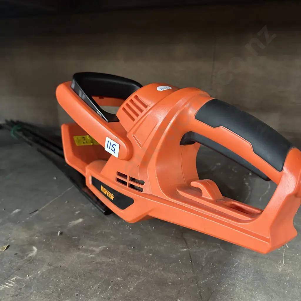 Elec hedge trimmer Image 1++