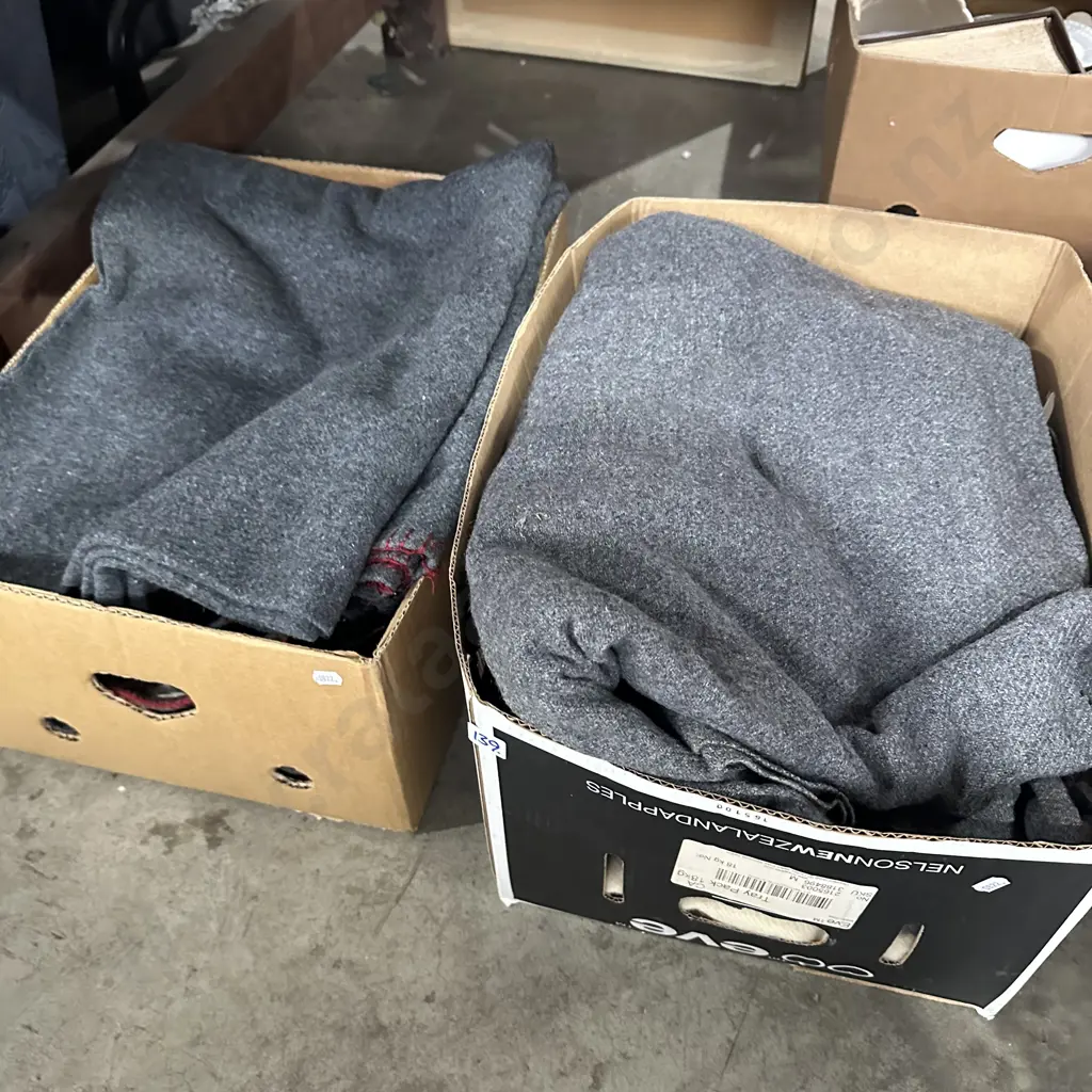 2 box blankets Image 1++