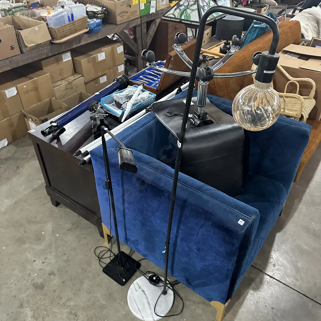 2 x reading lamps Image 1++