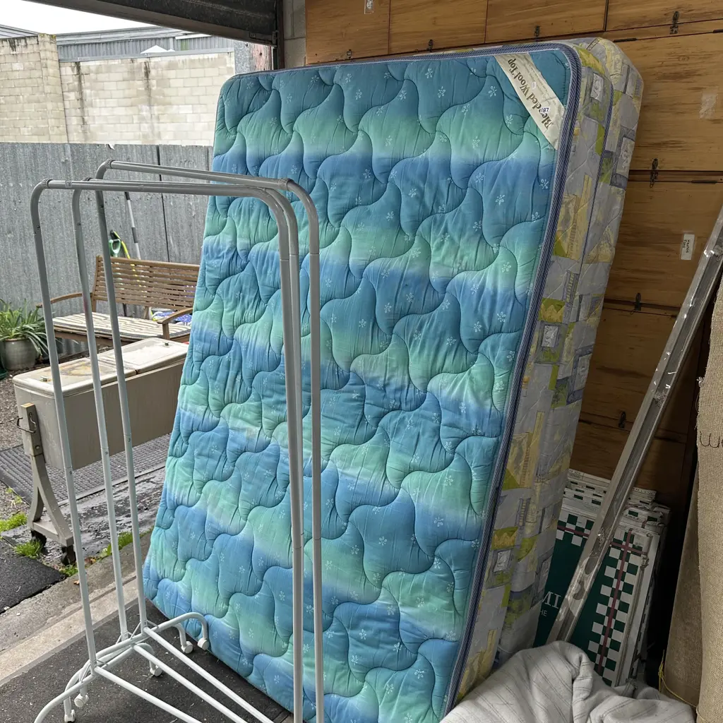 Double bed - average Image 1++