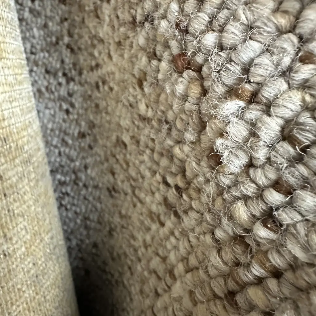 2 x large rolls new carpet (one of them 3,25 x 2,75) plus other offcuts Image 1++