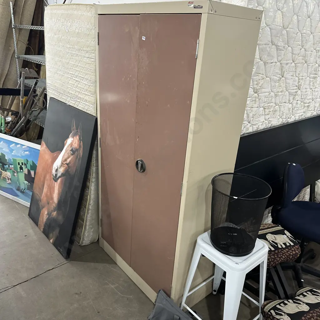 Metal storage cabinet Image 1++