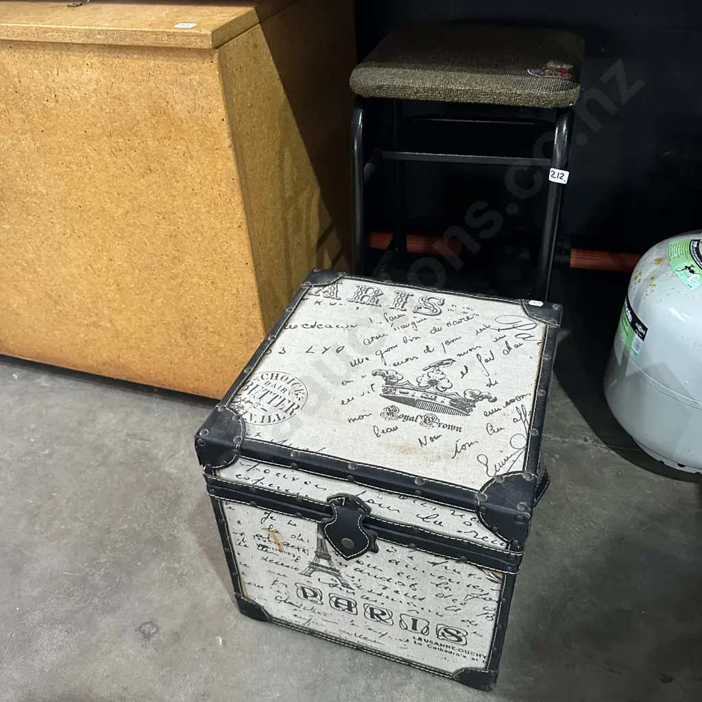 Kitchen step and box Image 1++