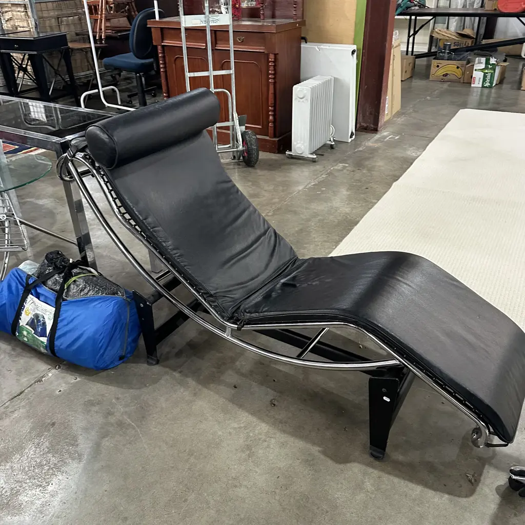 Leather & chrome lounger Image 1++