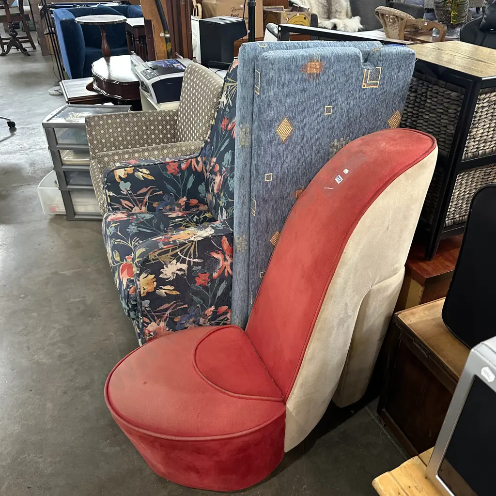Shoe chair plus bench seat cushions Image 1++