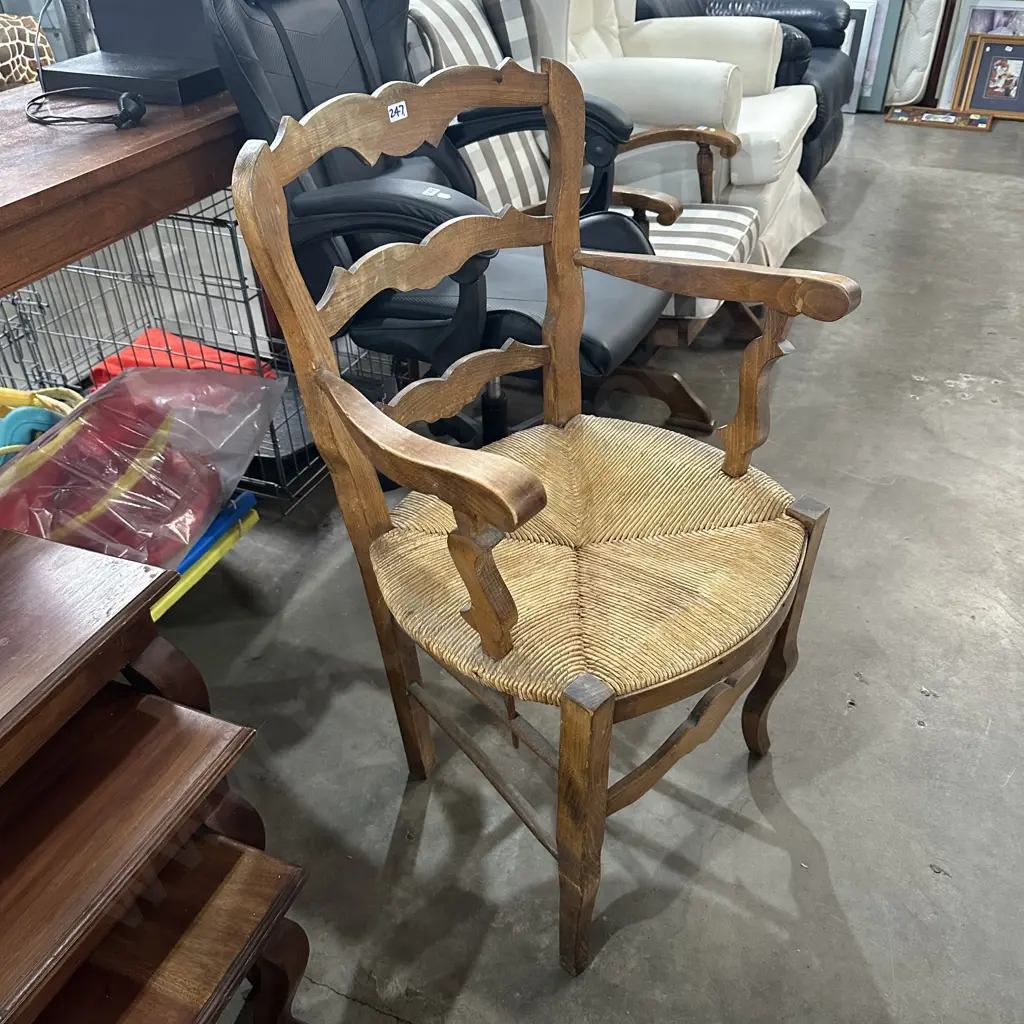 Elm/rush arm chair Image 1++