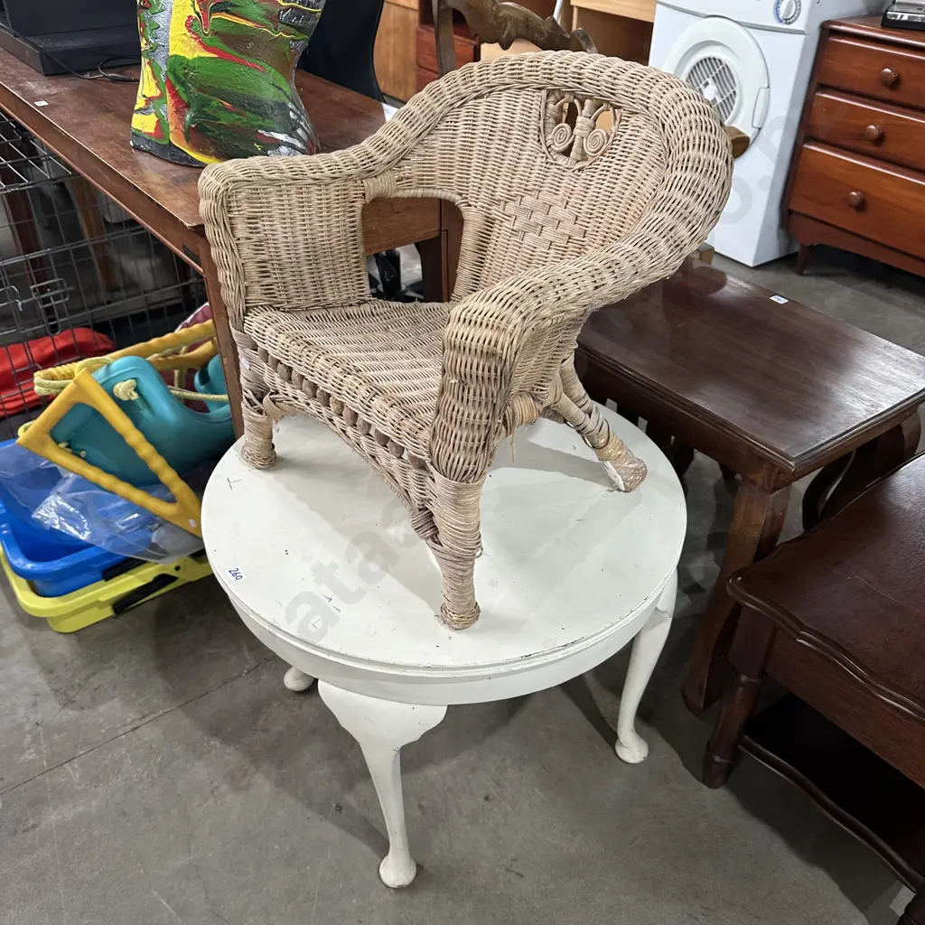 Wicker chair and side table - average Image 1++