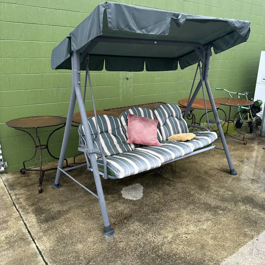 swing seat Image 1++
