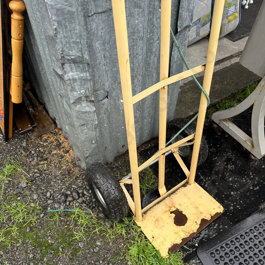 trolley Image 1++