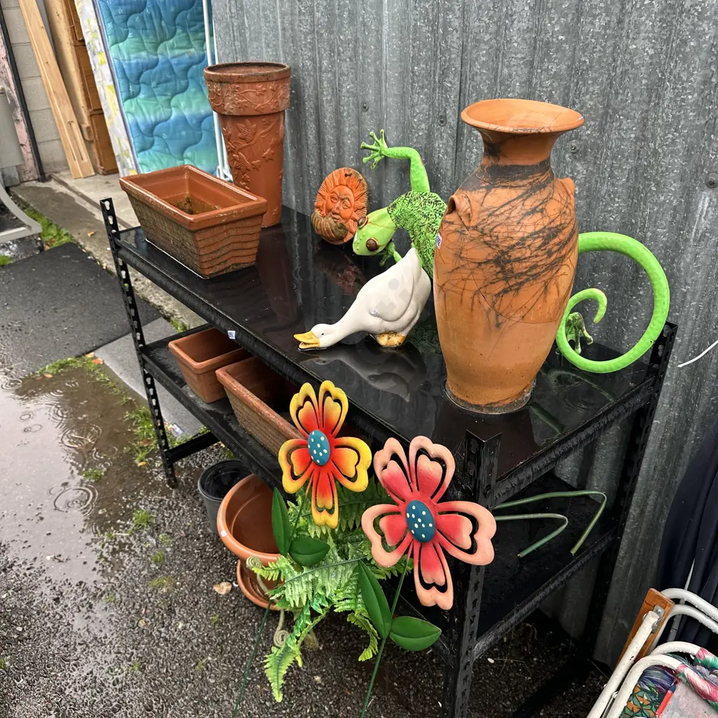 planters and art Image 1++